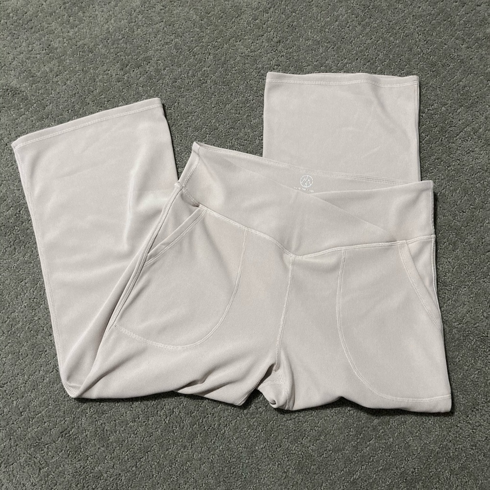 Cropped wide leg athletic pants with pockets V waistband